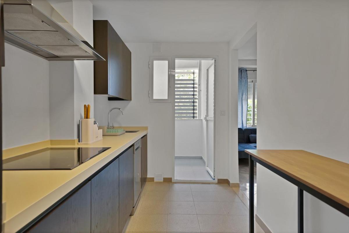 Tropical Chic In San Pedro - San Marino Iii Apartment